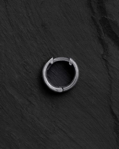 Srebrny kolczyk THE HOOP na Arena.pl