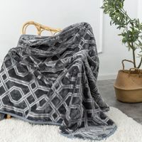 Koc akrylowy tłoczony VITO 160x200 geometryczny wzór grafitowy