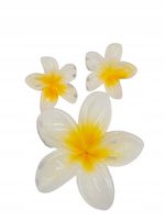 Zestaw trzech spinek klamra plastikowa kwiatek hawajski biało-żółty 8cm