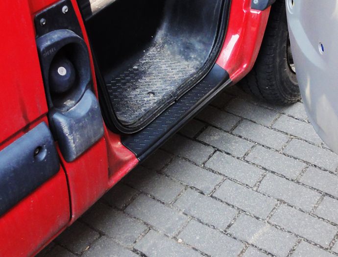 Listwy Nakładki progowe na progi RENAULT MASTER II zdjęcie 2