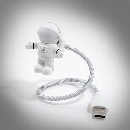 Lampka astronauta na USB na Arena.pl