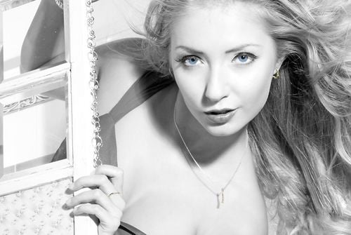 pierścionek z serduszkami i diamentem na Arena.pl