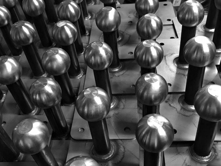 Wieszak do platform rowerowych ścienny kula PEŁNA, toczona CNC zdjęcie 2