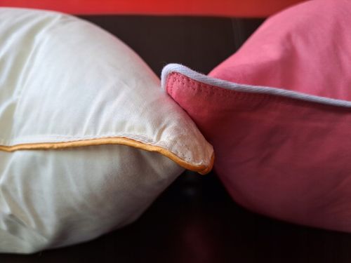 Poduszka puchowa 70x80 1,5 kg KREMOWA lub RÓŻOWA na Arena.pl