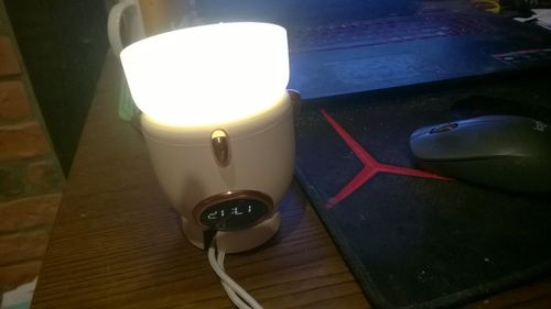 Lampka nocna z projektorem i zegarem - ecru/beż na Arena.pl