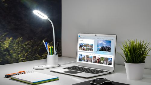 Lampka LED z ładowarką indukcyjną na Arena.pl