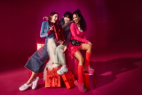 Crocs Damskie Wygodne Lekkie Buty Chodaki Klapki Caged 211141 Clog 38-39 na Arena.pl