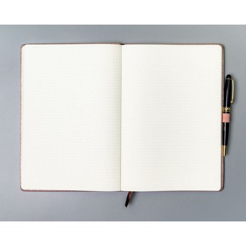 notes w formacie b5 w różowym kolorze, zadrukowany w kropki i na Arena.pl