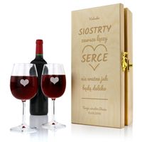 Skrzynka na wino z grawerem i kieliszkami na prezent dla siostry