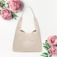 Stylowa torebka z eko skóry z mini-kosmetyczką Ażurowa torebka shopper