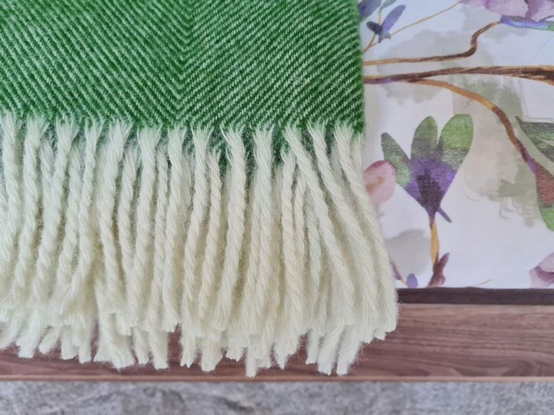 Koc wełniany z frędzlami 150x200 DIAGONAL wełna nowozelandzka zielony zdjęcie 6