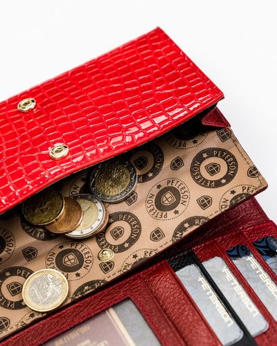 lakierowany portfel z elegancki wzorem croco - peterson na Arena.pl