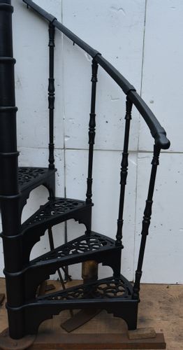 SCHODY KRĘCONE FI 1,36 M - WZÓR NR 2 - 1 TRALKA NA STOPNIU ŻELIWNE na Arena.pl