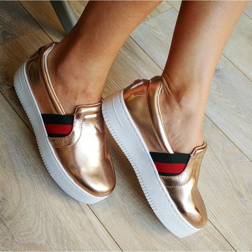 Slipony na platformie r.41 na Arena.pl