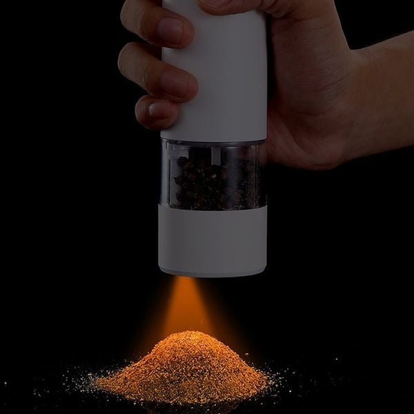 ELEKTRYCZNY MŁYNEK DO PIEPRZU I SOLI Z OŚWIETLENIA zdjęcie 12