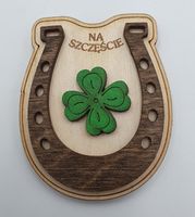 magnes podkowa z koniczynką na szczęście  7,5 x 6 cm   NR.132