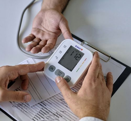 CIŚNIENIOMIERZ NARAMIENNY AUTOMATYCZNY PRO-25 ARYTMIA ETUI Z ZASILACZEM na Arena.pl