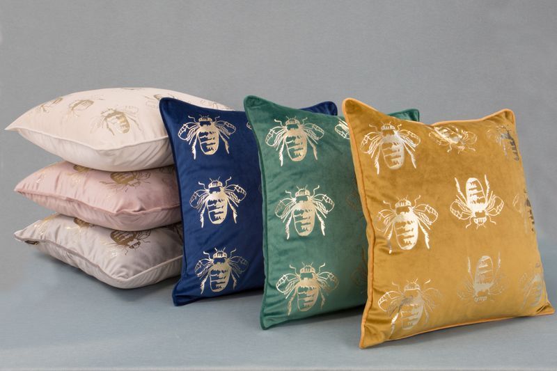 POSZEWKA WELUROWA WZÓR PSZCZOŁY 45X45 CM BIAŁA zdjęcie 5