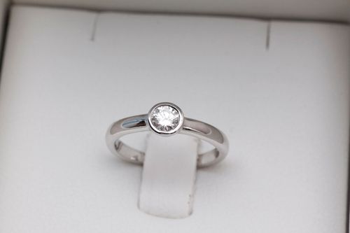 Emaga Złoty pierścionek PBD3893 - Diament na Arena.pl