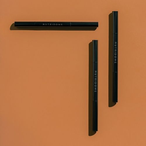 KREDKA DO BRWI ze szczotką GRAFITOWA z OLEJKIEM RYCYNOWYM miękka NUTRIDOME na Arena.pl