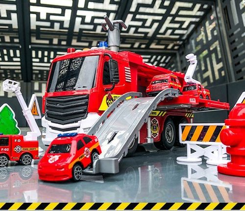 STRAŻ POŻARNA WÓZ SAMOCHÓD STRAŻACKI Z NAPĘDEM LEJE WODĄ ŚWIATŁO DŹWIĘK na Arena.pl