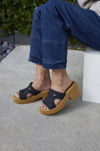 Damskie Klapki Koturn Crocs Brooklyn Woven Heel 209979 Slide 38-39 na Arena.pl