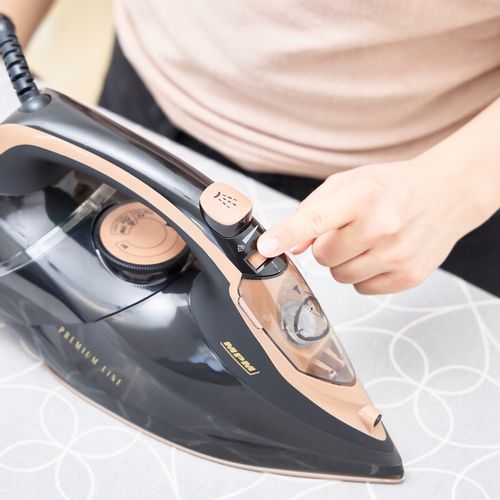 Żelazko parowe ze stopą ceramiczną 3000W czarne mocne MPM MZE-24/C na Arena.pl