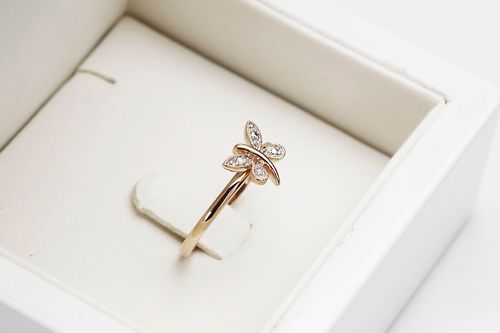 pierścionek złoty z motylkiem i diamentem w żółtym złocie na Arena.pl