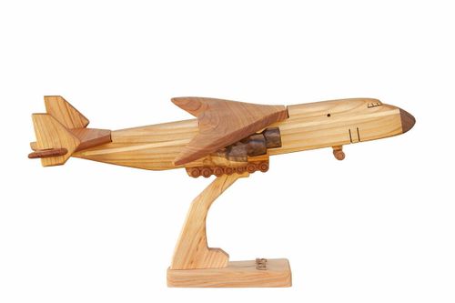 Duży model samolotu "An-225 Mrija" na Arena.pl