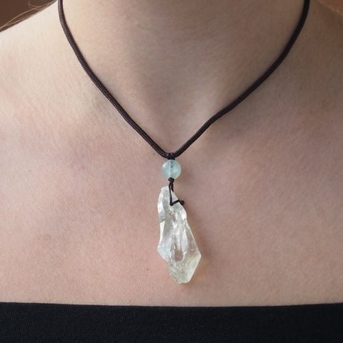 Naszyjnik regulowany z surowym Ametystem Zielonym – naturalny kamień na sznurku na Arena.pl