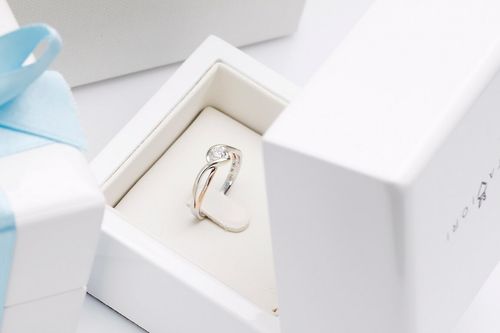 Emaga Złoty pierścionek PRD4357 - Diament na Arena.pl