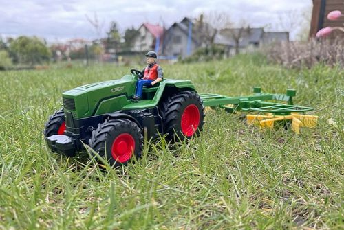 TRAKTOR ZDALNIE STEROWANY DLA DZIECI CIĄGNIK RC Z ZGRABIARKĄ + AKUMULATOR na Arena.pl