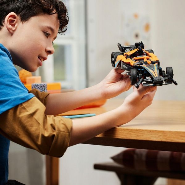 LEGO 42169 Technic NEOM McLaren Formula E Race Car zdjęcie 16