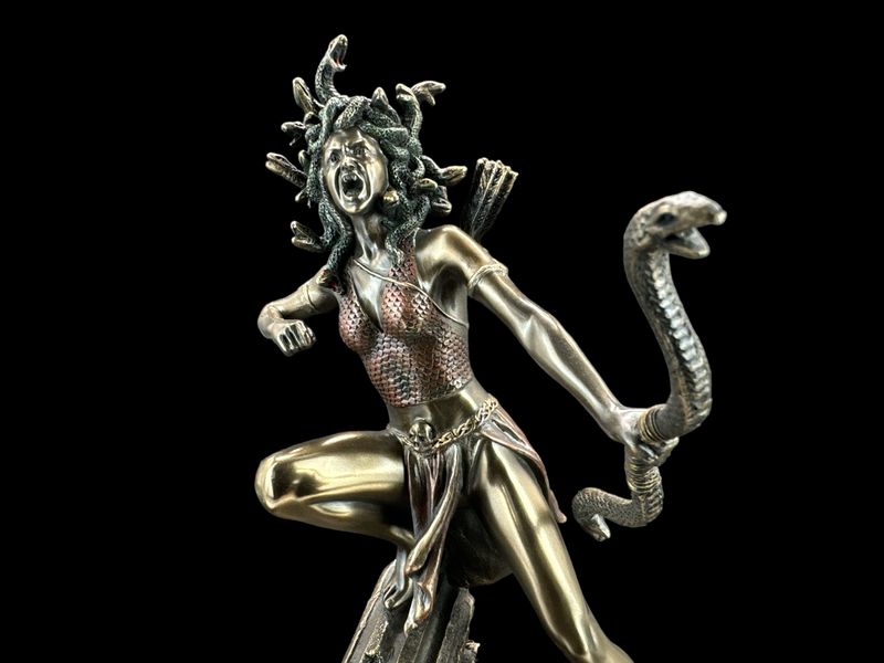 MEDUSA Z ŁUKIEM VERONESE WU77730A4 zdjęcie 3