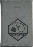Stylowy kalendarz doktora książkowy A5 2026 z grawerem tygodniowy