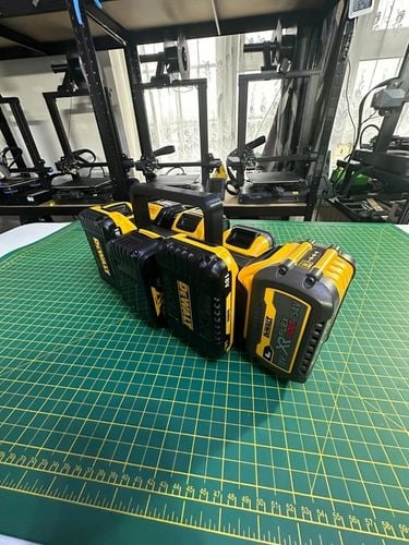 Koszyk na 8 baterii / Akumulatorów, do narzędzi DeWALT 18V i 54V na Arena.pl