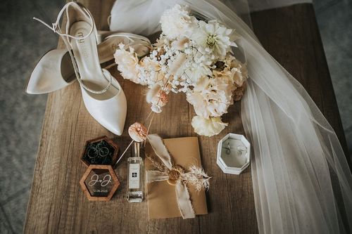 Pudełko, szkatułka na obrączki heksagon z inicjałami, grawerowane, na ślub na Arena.pl