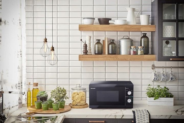 Kuchenka mikrofalowa wolnostojąca SHARP 800W 20L czarna zdjęcie 7