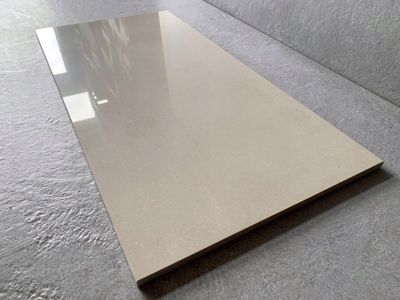 GRUBY jasny gres polerowany 120x60 - WYSOKI POŁYSK zdjęcie 1
