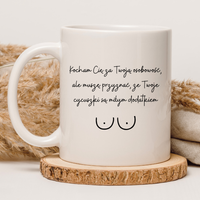 KUBEK "KOCHAM CIĘ ZA TWOJĄ OSOBOWOŚĆ, ALE MUSZĘ PRZYZNAĆ, ŻE TWOJE CYCUSZKI SĄ MIŁYM DODATKIEM" Wzór - Elegant Coffee 330 ml