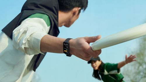 Smartwatch Huawei Band 8 różowy na Arena.pl
