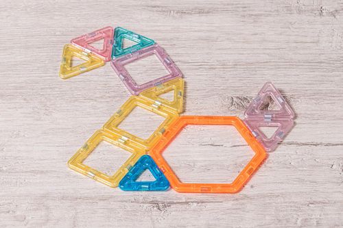 KLOCKI MAGNETYCZNE KUFEREK 112 EL. NR:6522 na Arena.pl