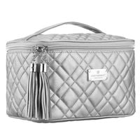 pikowana kosmetyczka z tkaniny syntetycznej w srebrnym kolorze zamykana