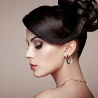 Duże srebrne kolczyki angielskie czarne z cyrkoniami na Walentynki