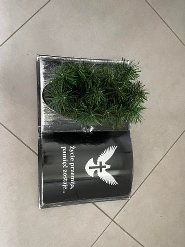 KSIĘGA na grób Podkład do stroików sztucznych Czarna ze srebrnym z doniczką na Arena.pl