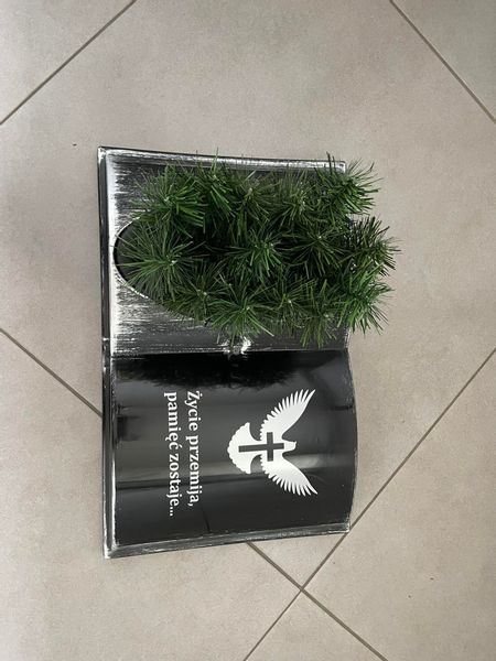 KSIĘGA na grób Podkład do stroików sztucznych Czarna ze srebrnym z doniczką zdjęcie 2