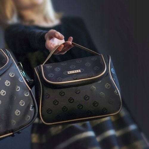 Kosmetyczka Damska Na Kosmetyki Średni Kuferek Podróżny Czarny NOBLE na Arena.pl