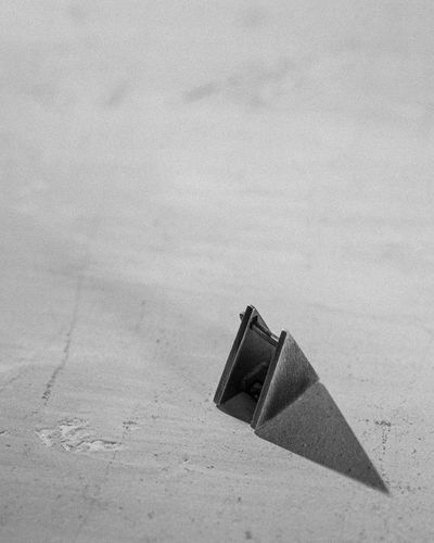 Srebrny kolczyk THE ROCK na Arena.pl