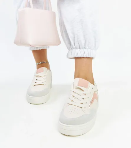 Białe sneakersy na platformie Walda 37 na Arena.pl
