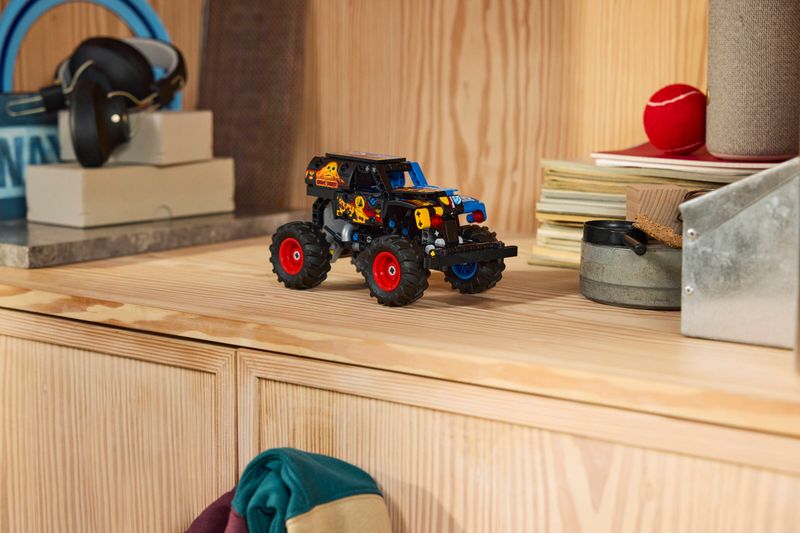 LEGO Technic 42219 Monster Jam Grave Digger Ogień i lód Napęd Pull-back zdjęcie 10